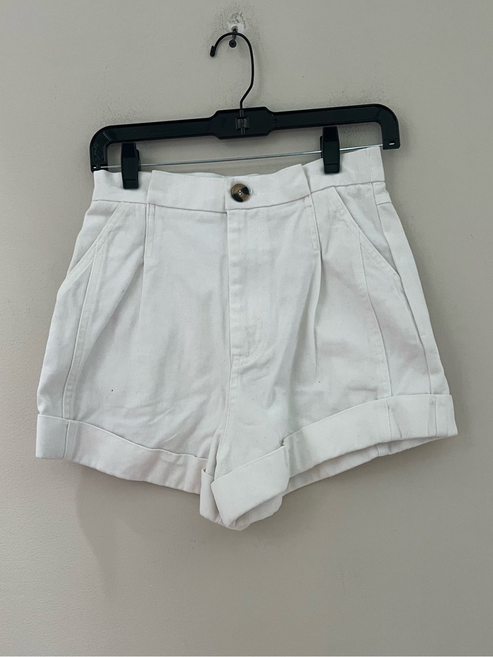 Zara High-Waist White Cuffed Shorts - Picture 2 of 9